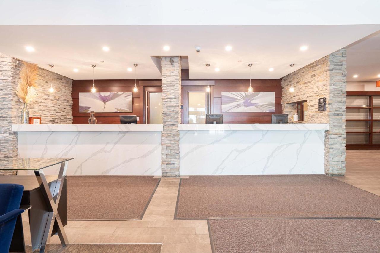 Sandman Hotel Edmonton West Экстерьер фото