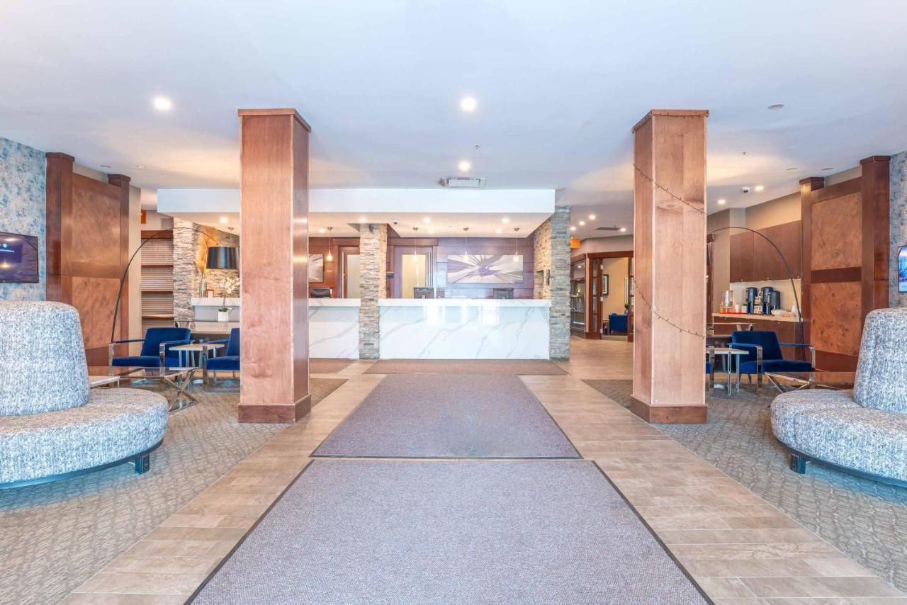Sandman Hotel Edmonton West Экстерьер фото