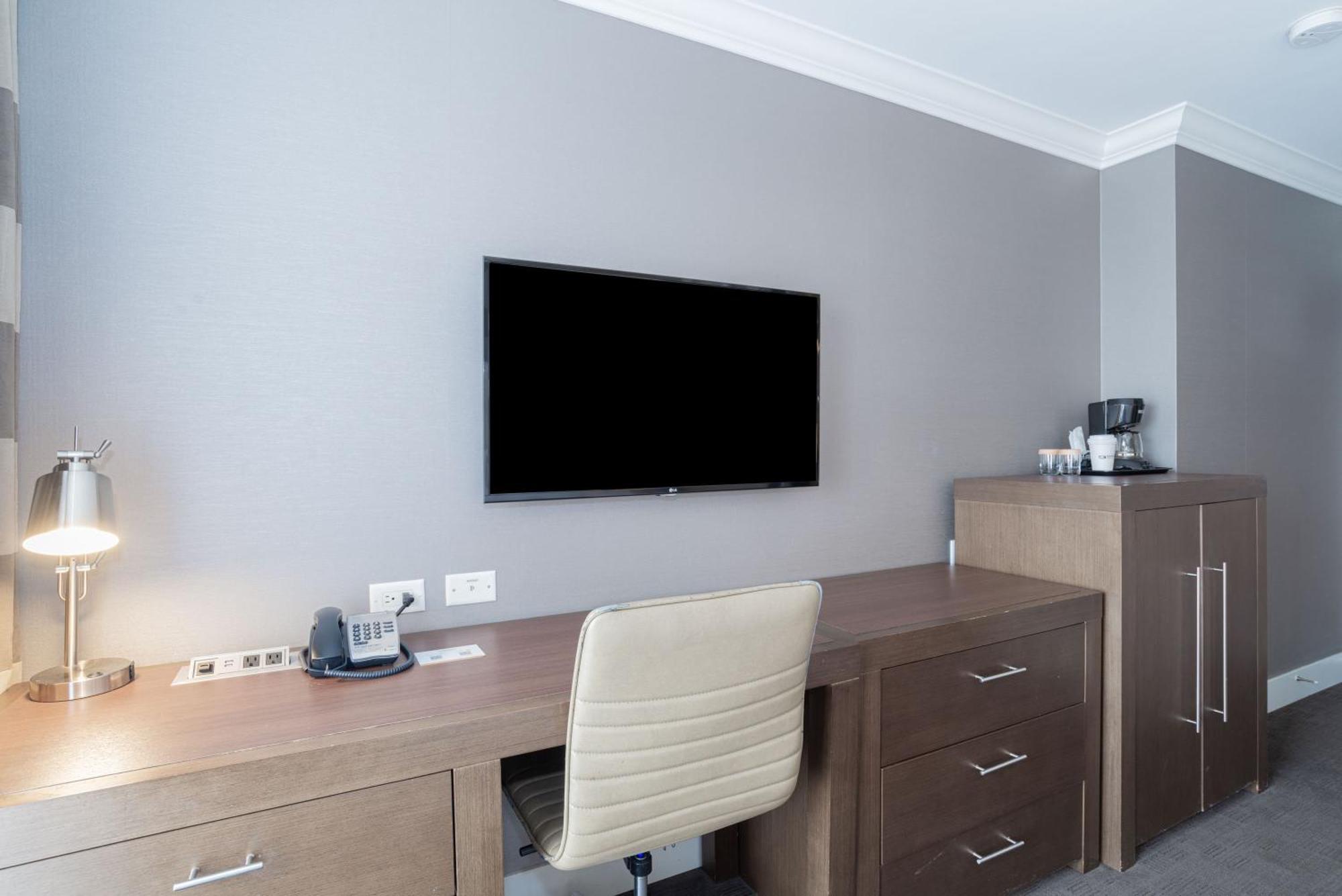 Sandman Hotel Edmonton West Экстерьер фото