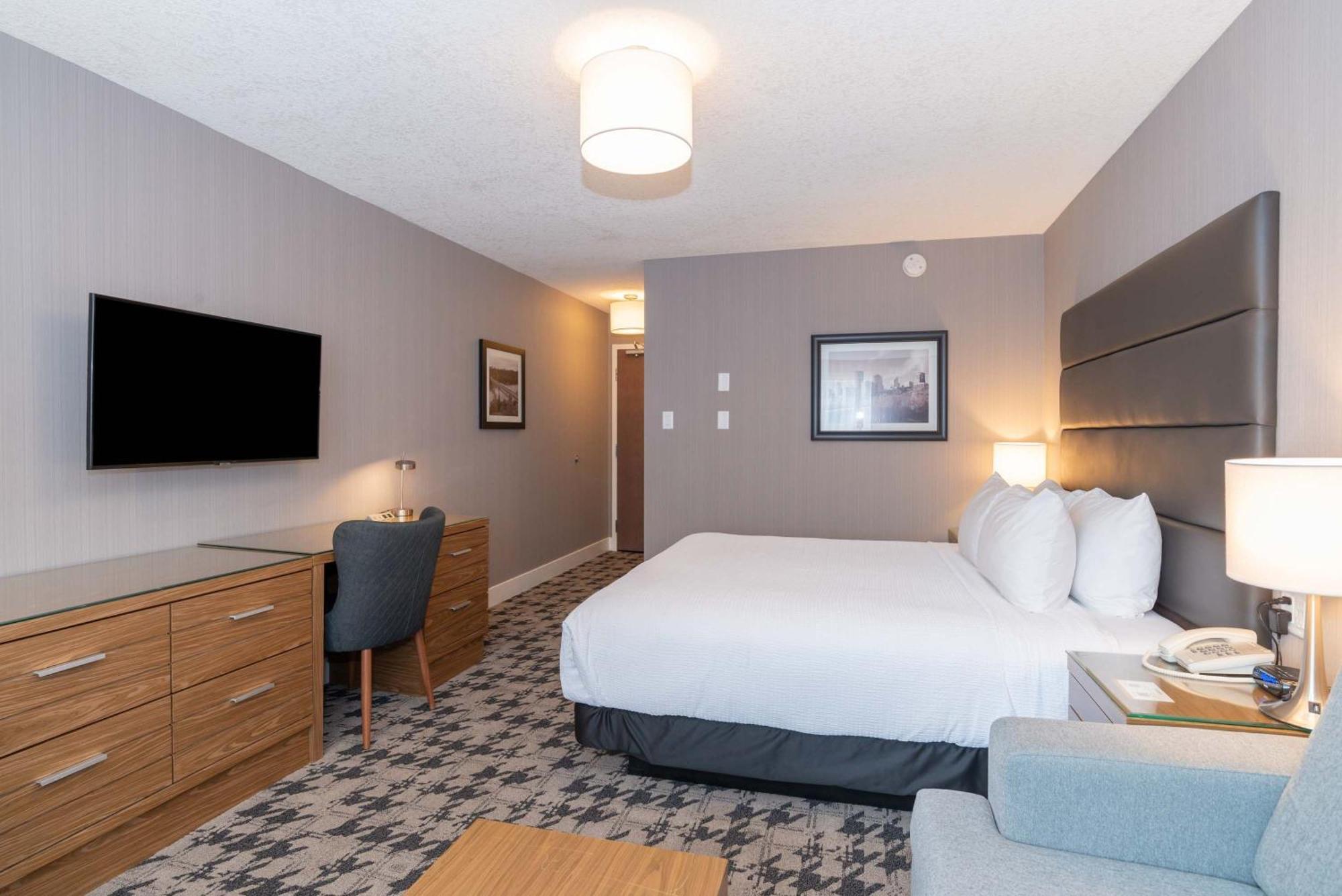 Sandman Hotel Edmonton West Экстерьер фото