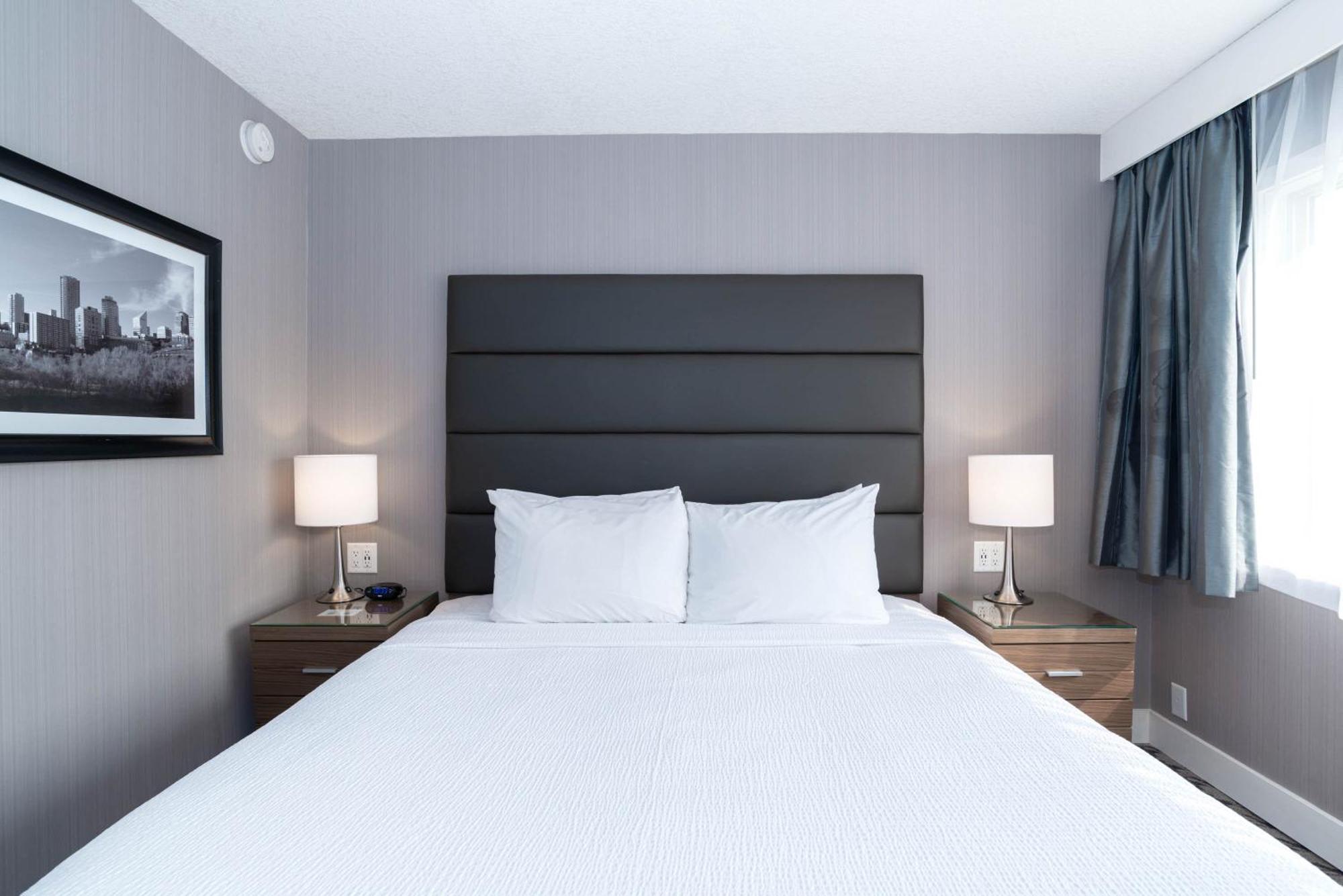 Sandman Hotel Edmonton West Экстерьер фото