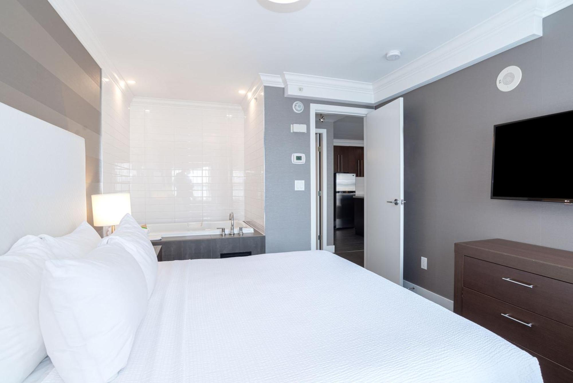 Sandman Hotel Edmonton West Экстерьер фото