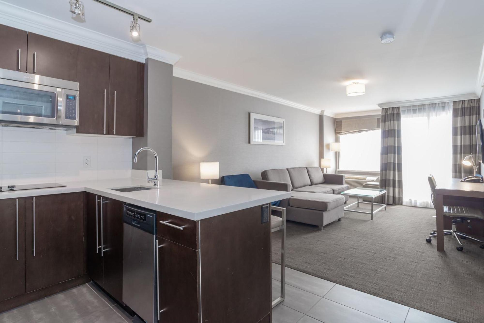 Sandman Hotel Edmonton West Экстерьер фото