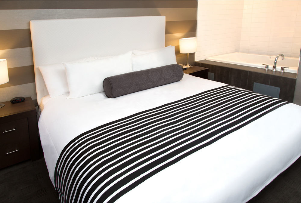 Sandman Hotel Edmonton West Экстерьер фото