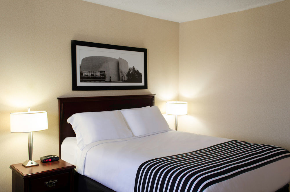 Sandman Hotel Edmonton West Экстерьер фото