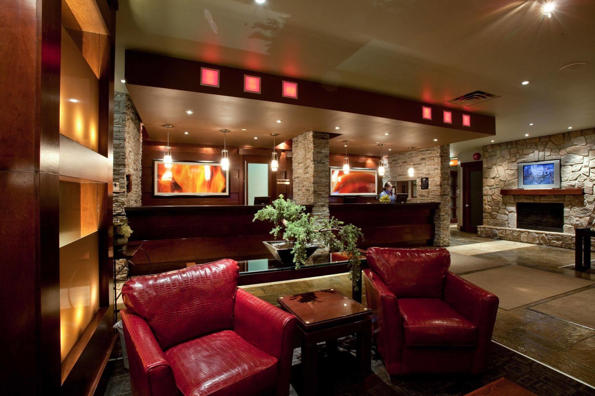 Sandman Hotel Edmonton West Экстерьер фото