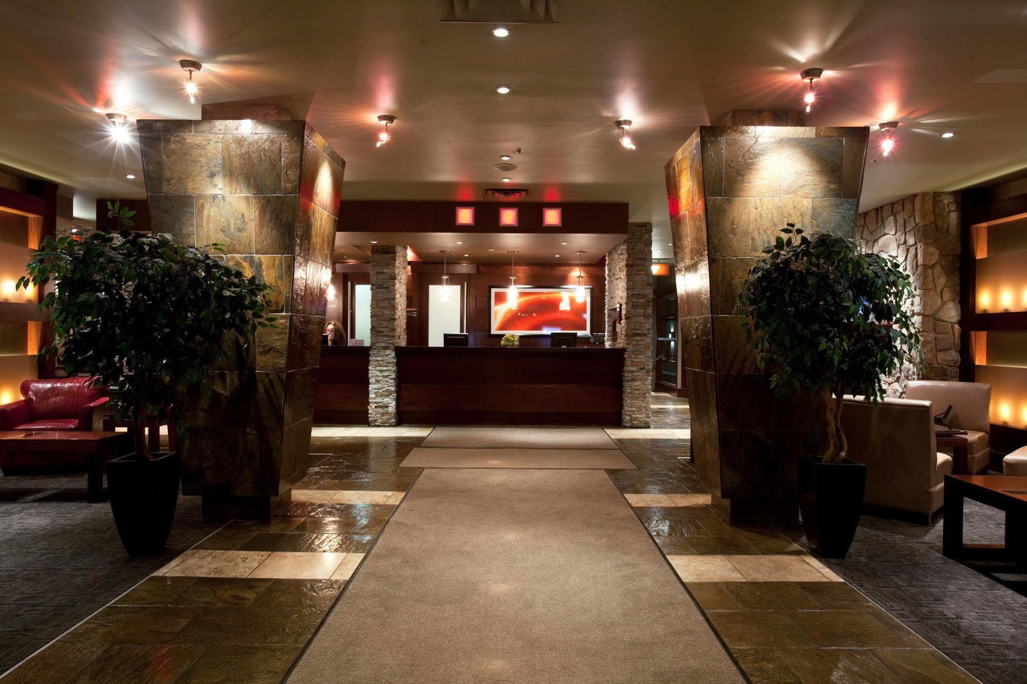 Sandman Hotel Edmonton West Экстерьер фото