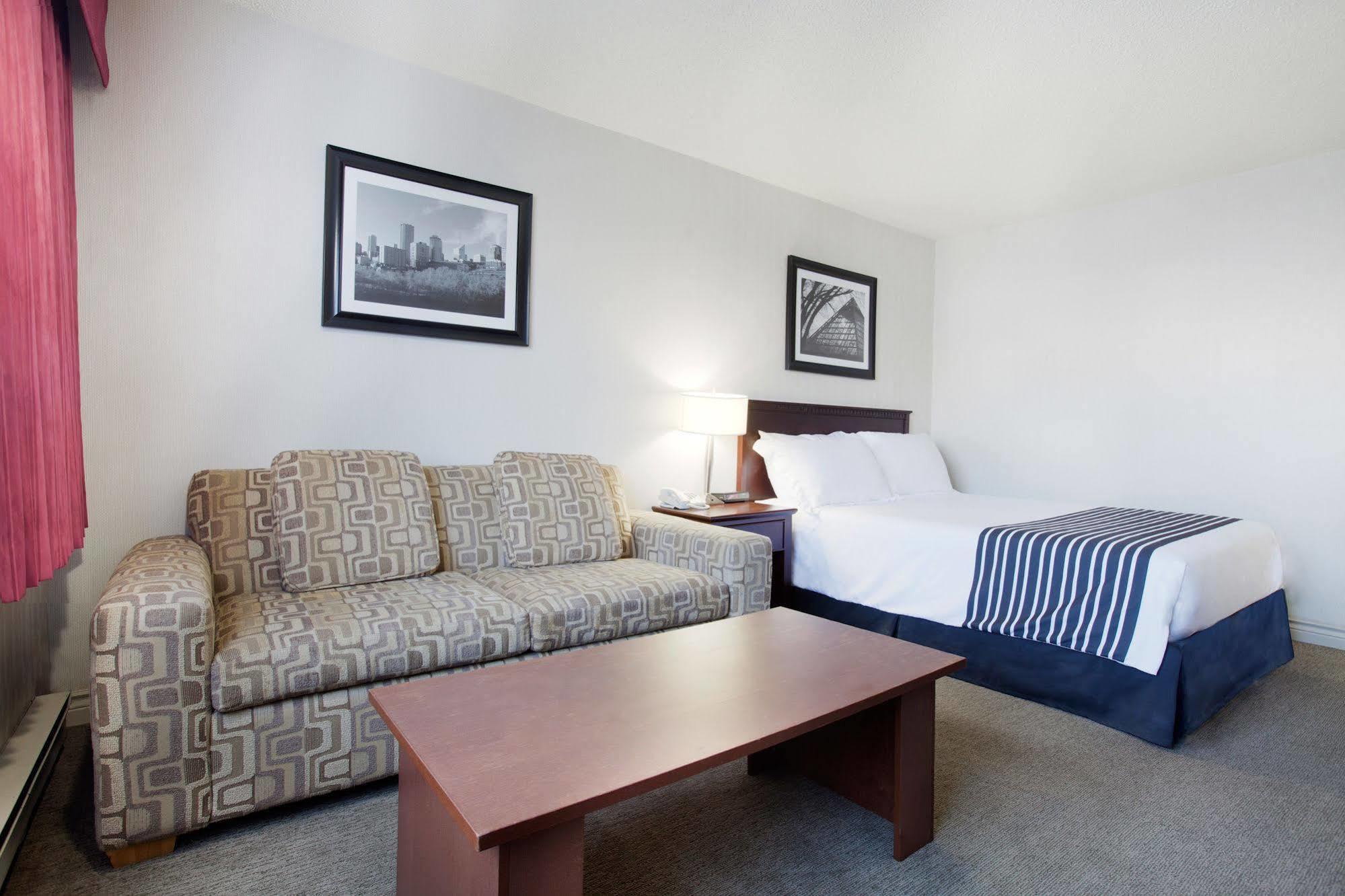 Sandman Hotel Edmonton West Экстерьер фото