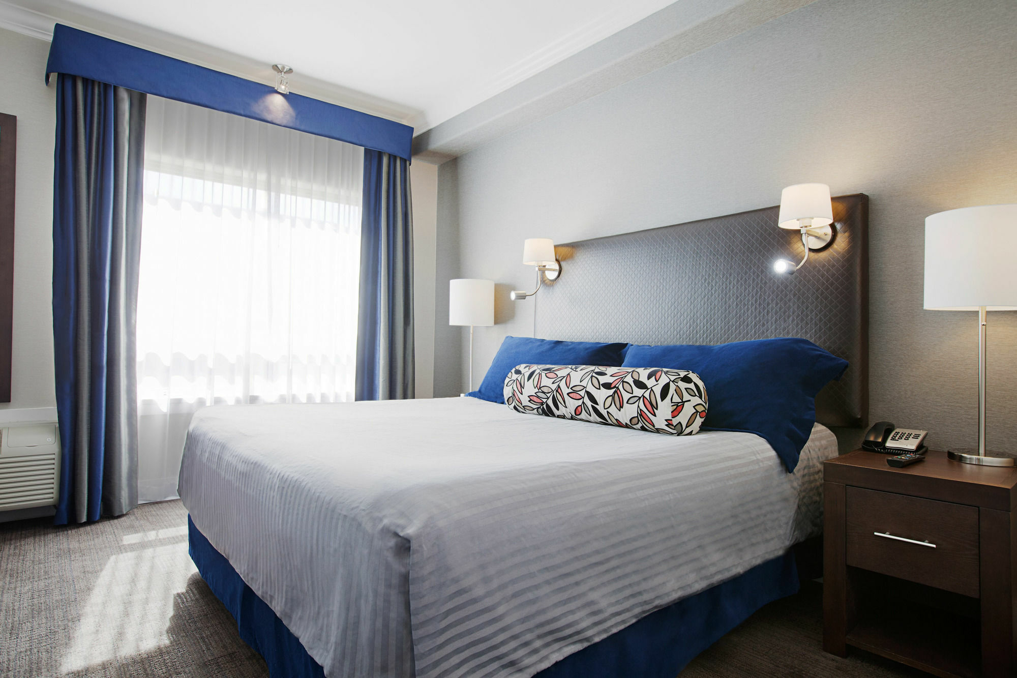 Sandman Hotel Edmonton West Экстерьер фото